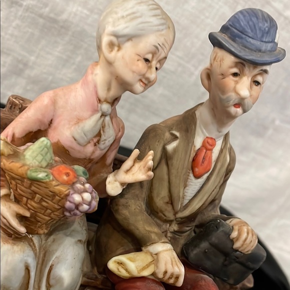 Vintage Couple Figurine on Bench - Picture 2 of 2